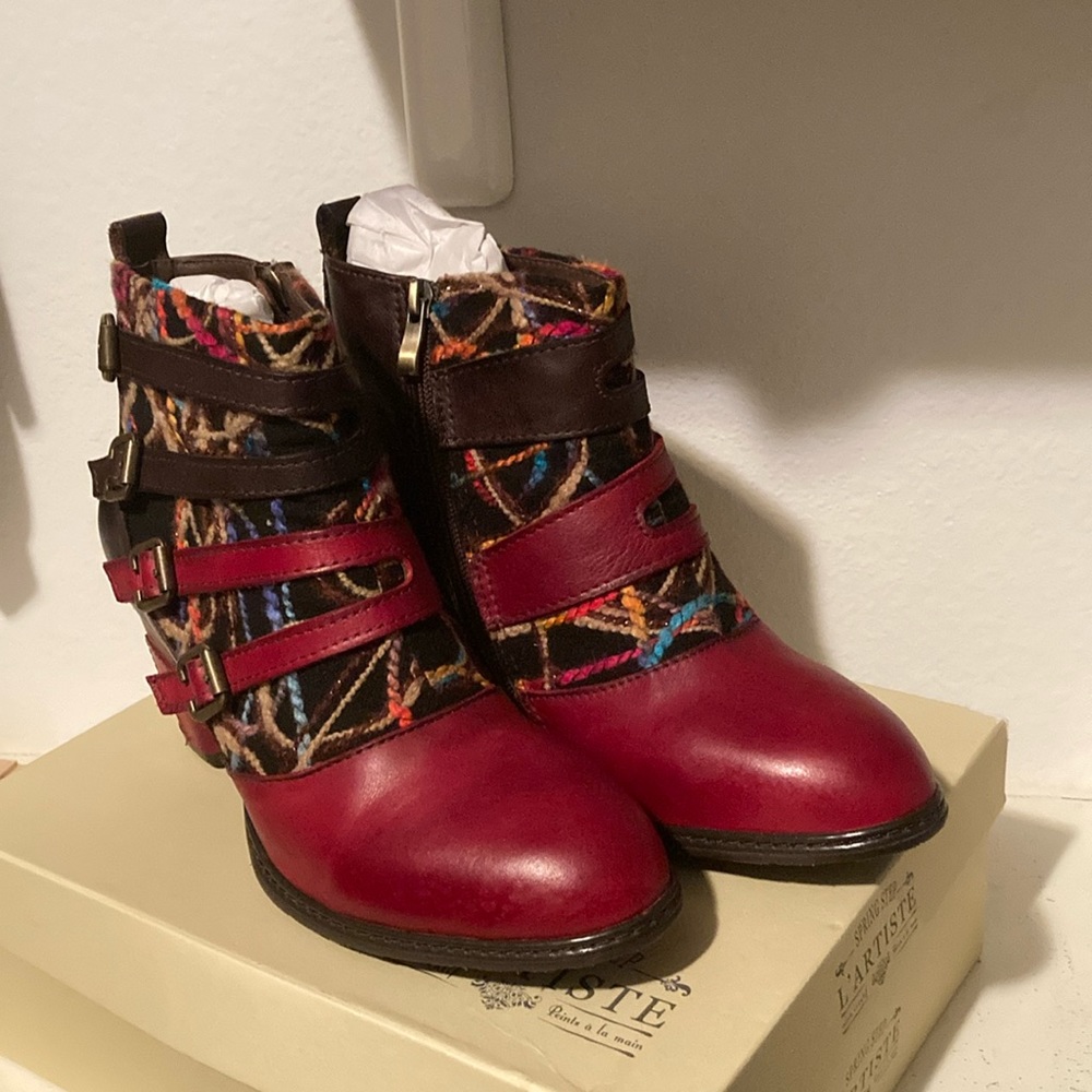L’Artiste Red Boots size 9